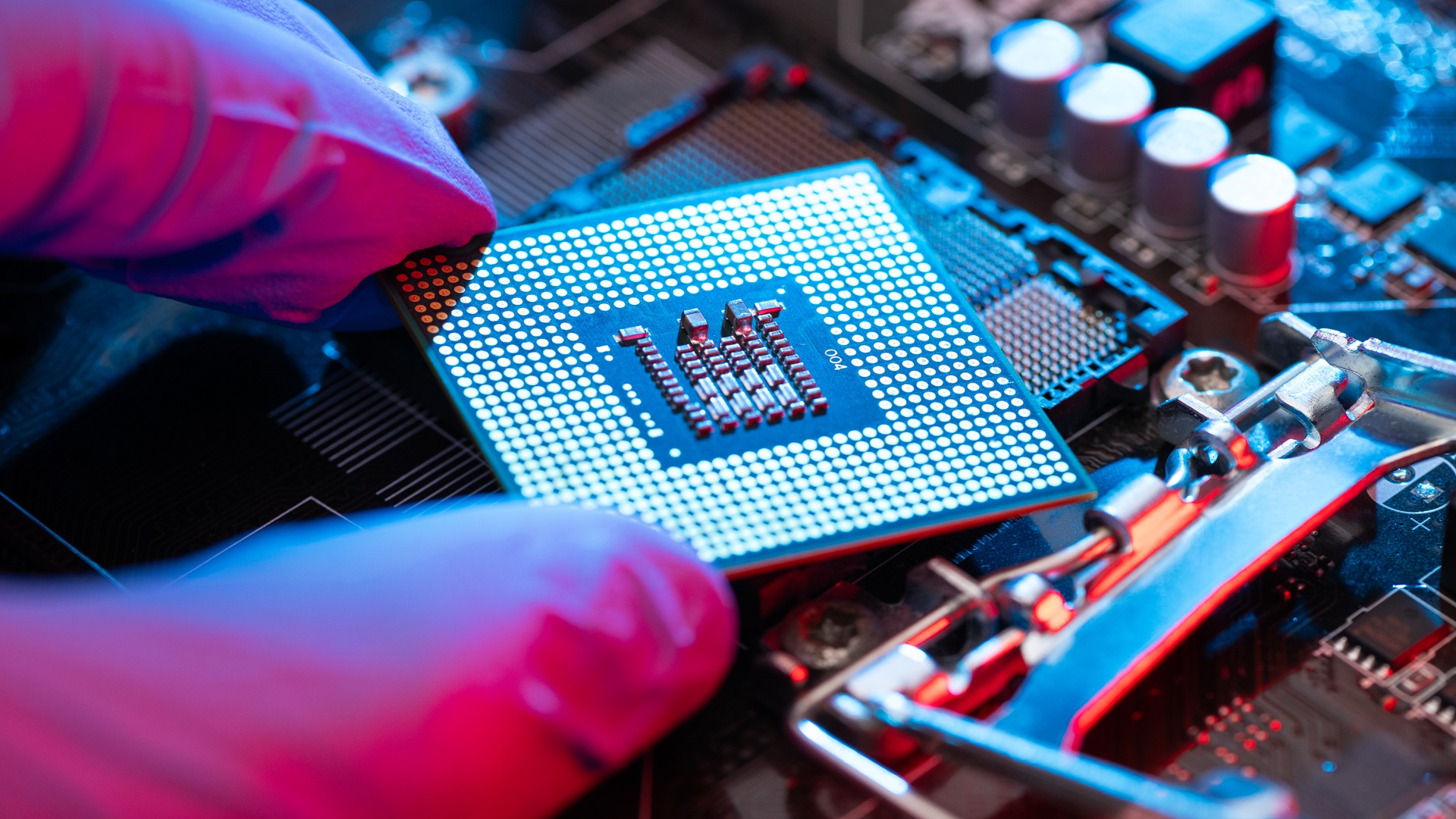 Chameleon-inspired chip adapts to changing data speeds and cuts errors 40-fold