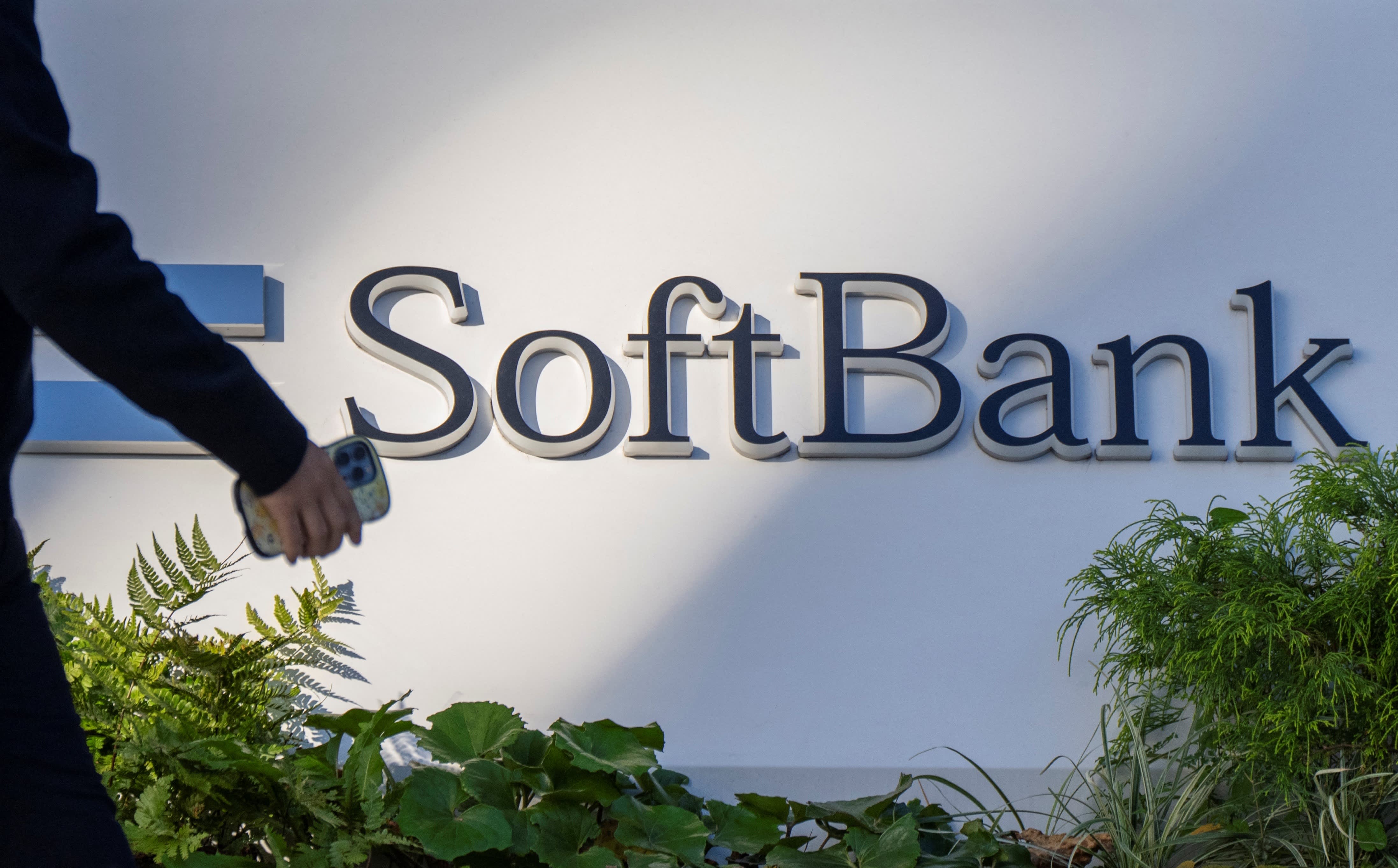 SoftBank plunges 13%, SK Hynix slides 10% as Asia tech rout tracks declines in the U.S.