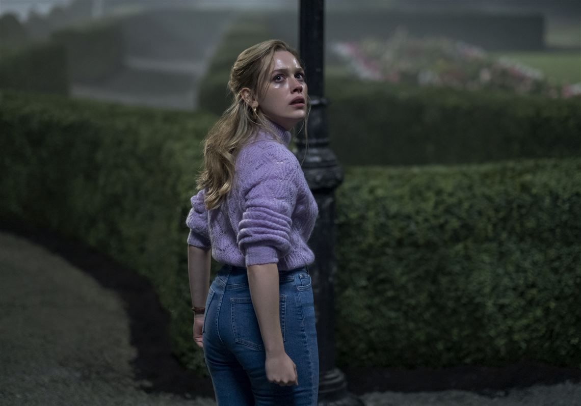 Netflix's Near-Perfect 9-Part Gothic Thriller Is So Good You'll Finish in One Weekend