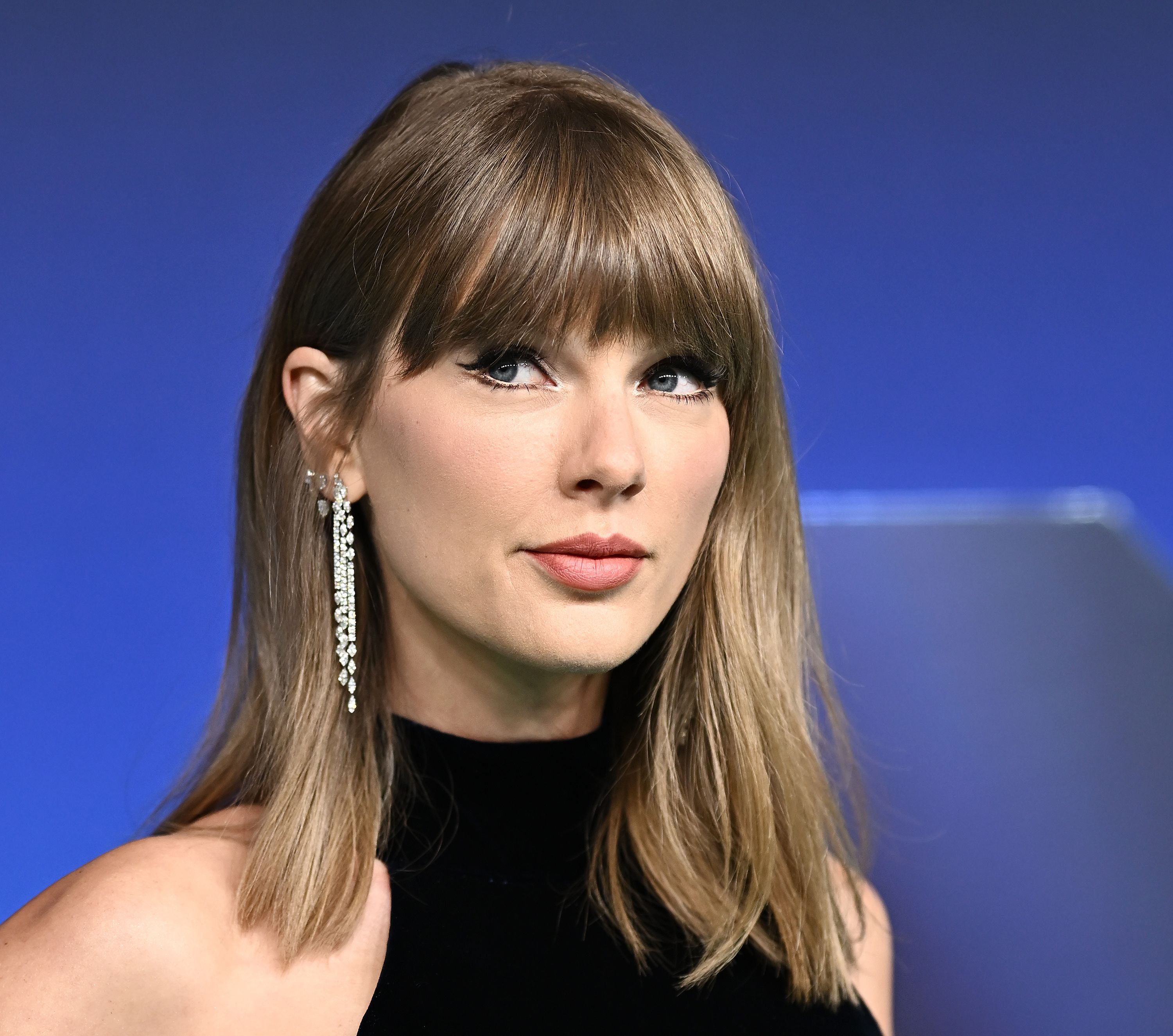 Taylor Swift's Diamond Frost Nails Made the VMAs 2026 Shimmer—See the Photos