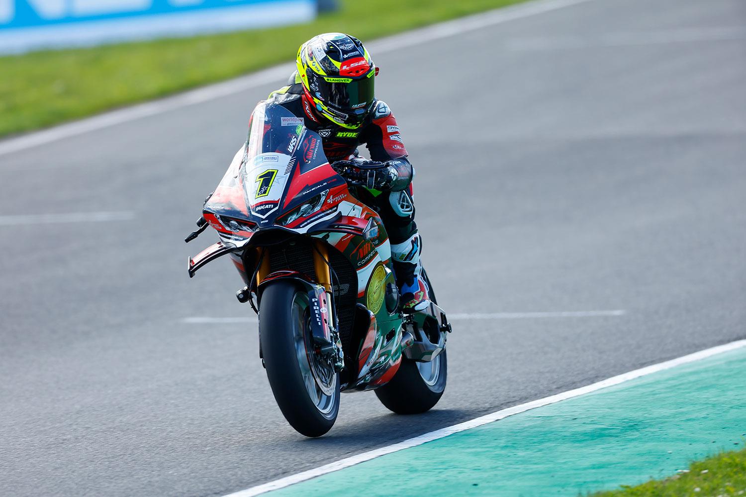 بي إس بي Knockhill: كايل رايد يمدد صدارته في البطولة بفوزه السادس هذا الموسم
