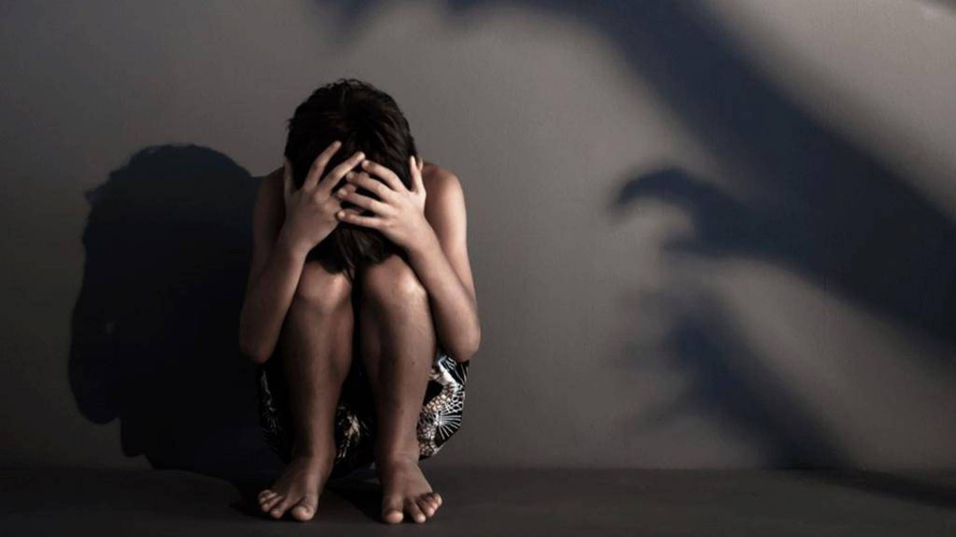 تعنيف واحتجاز.. هذا ما حصل مع طفل في طرابلس