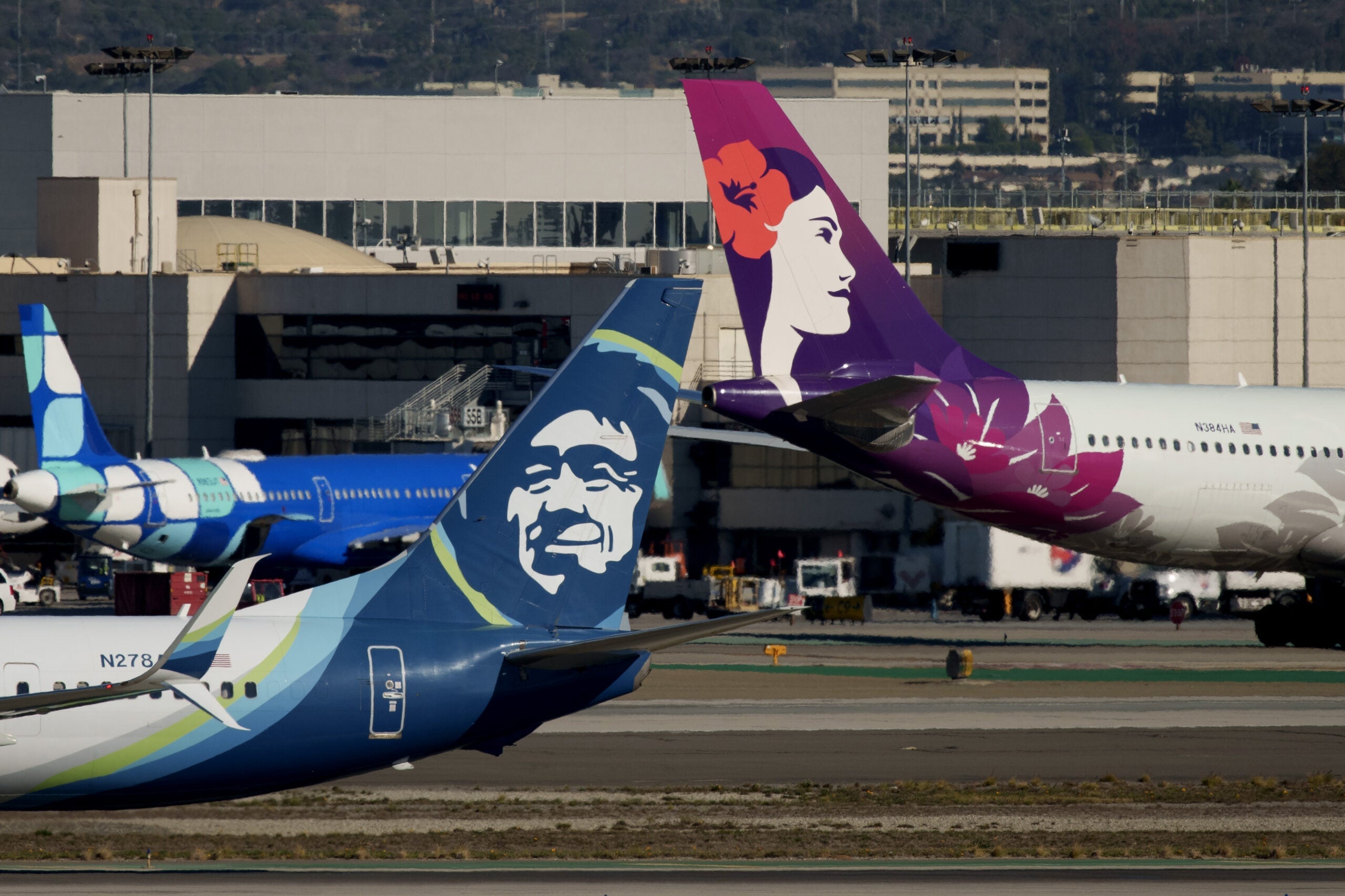 Alaska adds 2 Hawaii routes from small cities, exits New Zealand