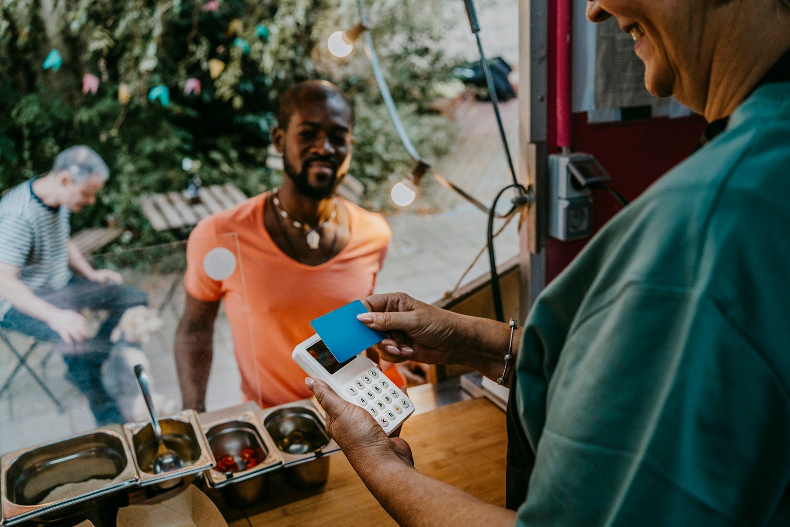 Chase Sapphire Preferred vs. Amex Gold: Which mid-tier favorite is right for you?