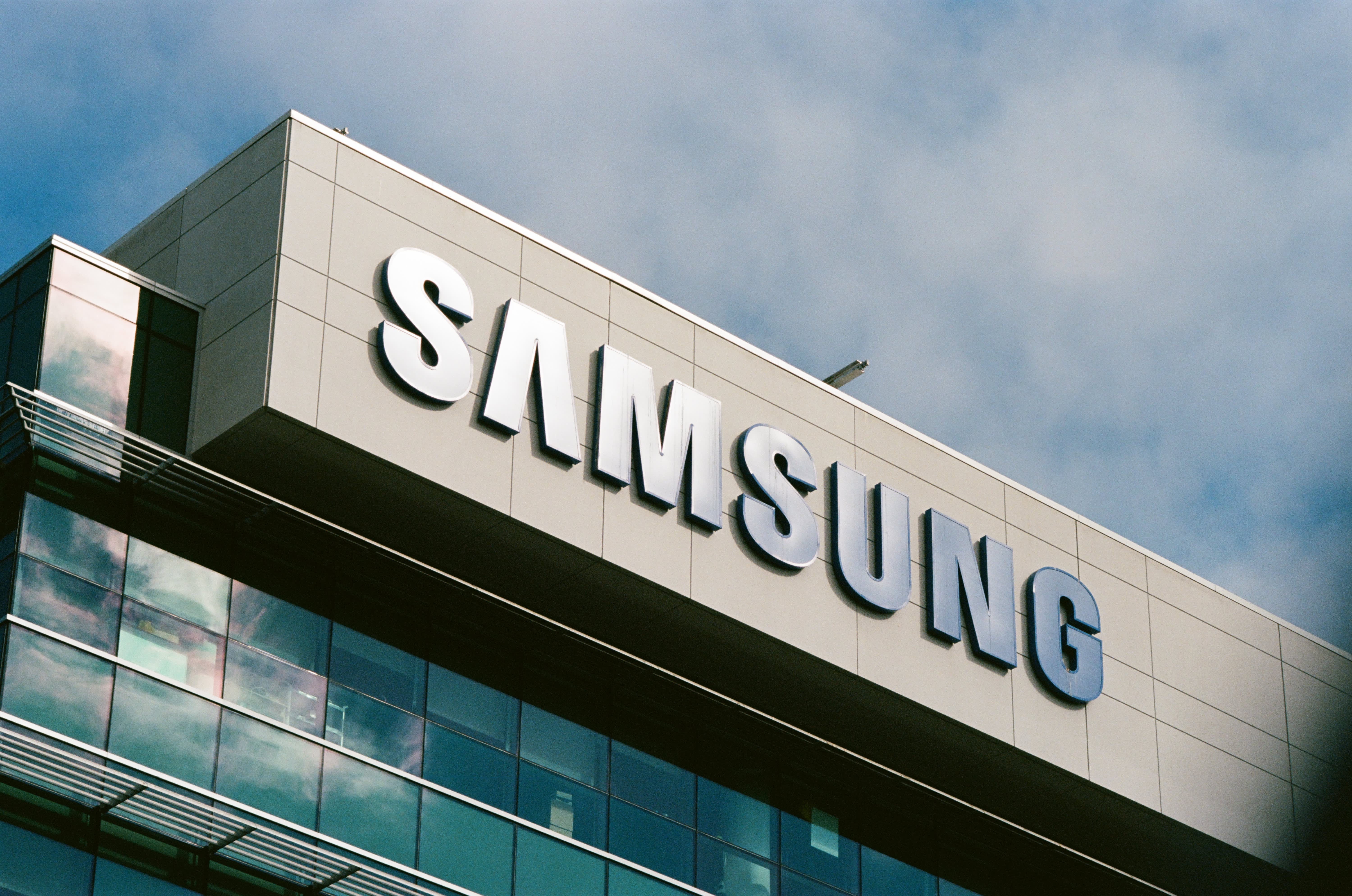 Samsung, SK Hynix shares fall as investors brace for reported $1.3 trillion spending plans