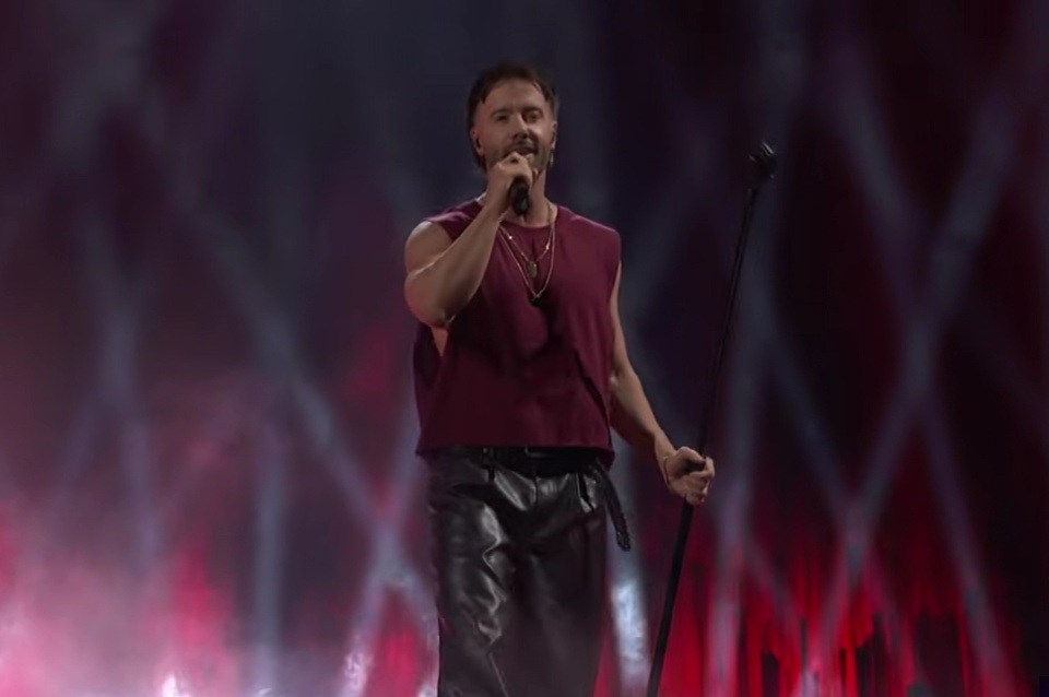 Travis Garland Delivers ‘Breathtaking’ Cover Of Ariana Grande’s ‘Dangerous Woman’ For ‘AGT’ Quarterfinals: Watch