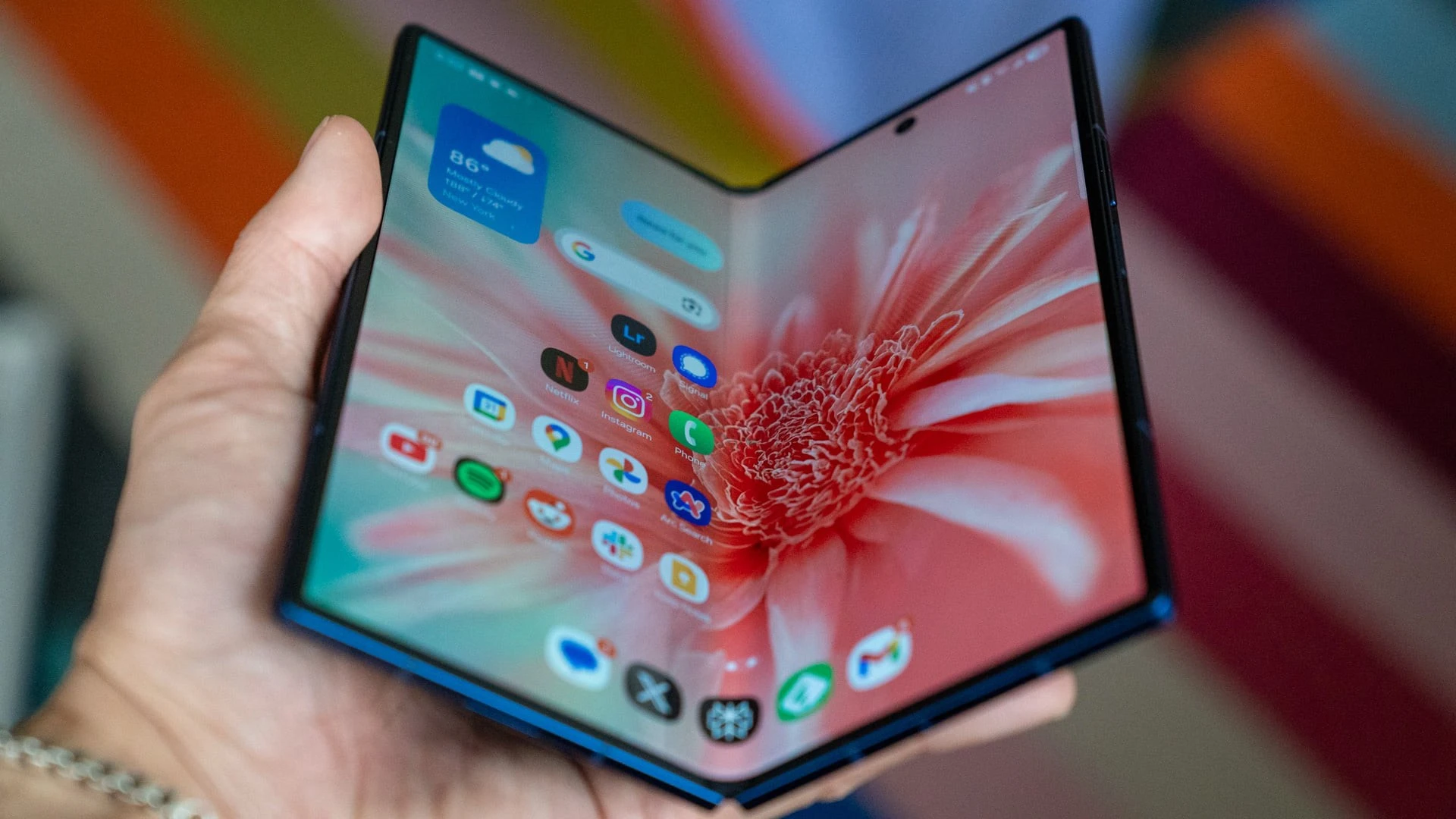 Samsung's Foldable Screen: 20 Times More Durable and One-Third the Thickness of a Hair