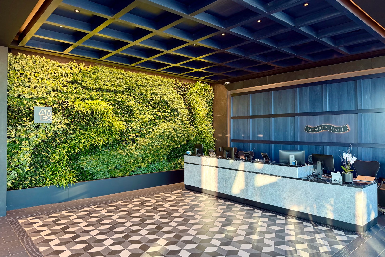 American Express Platinum: Valuable benefits and an offer as high as 175,000 bonus points