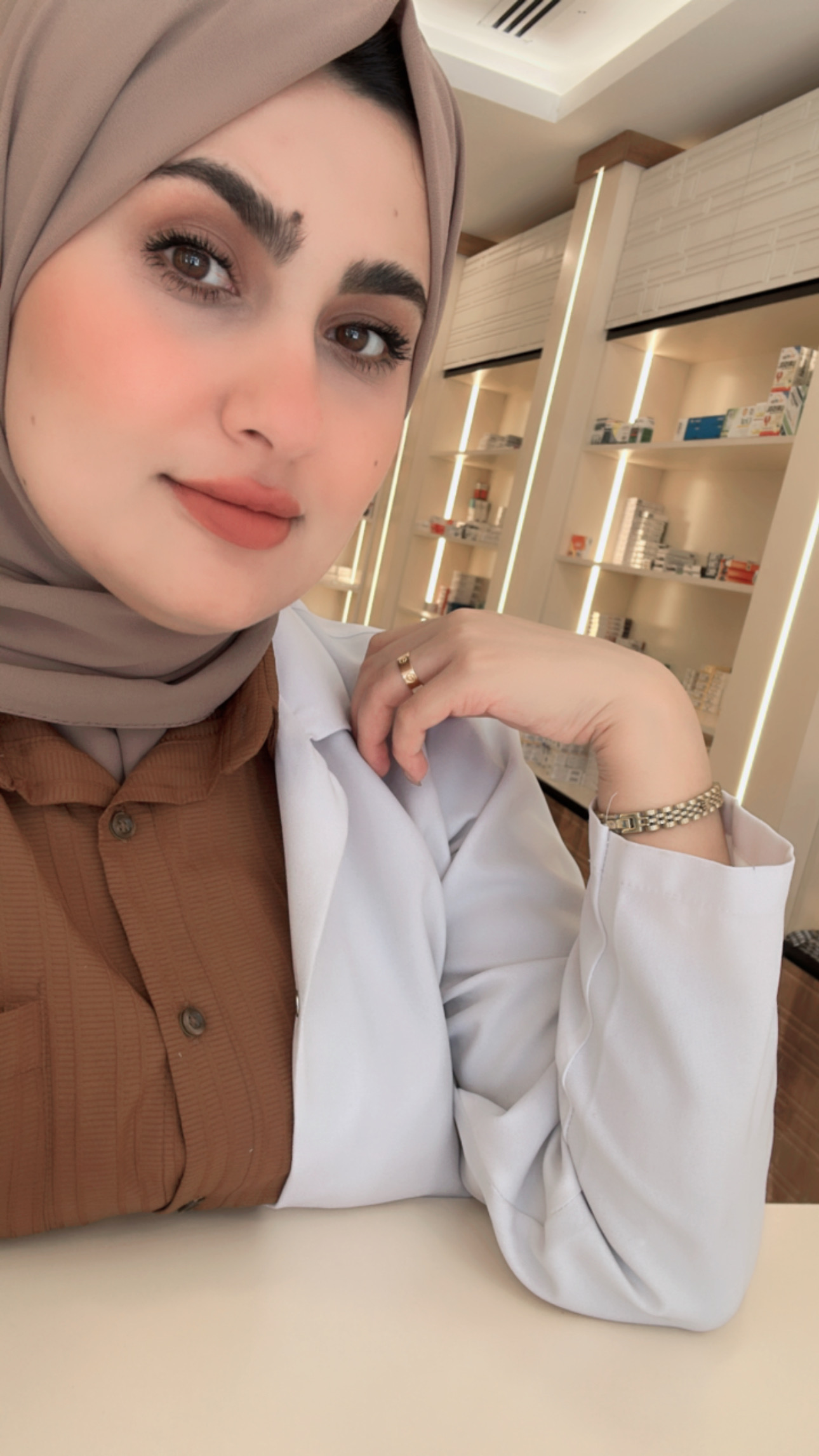 من داخل العمل في صيدليه مستشفى الجنوب الاهلي
